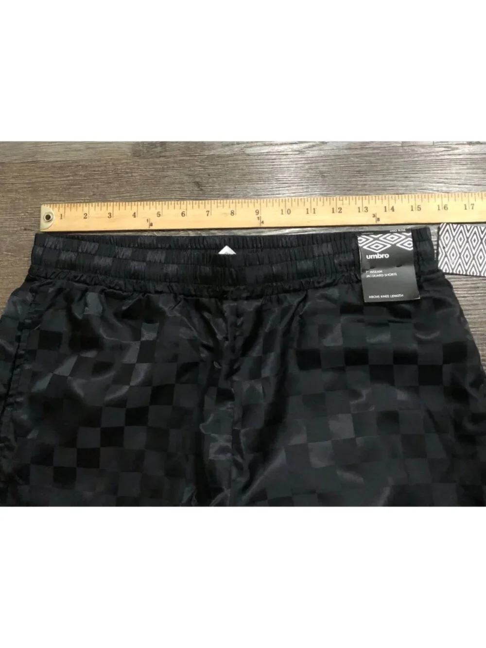 Umbro Mens Small Black Checked Nylon Soccer Shorts New with Tags